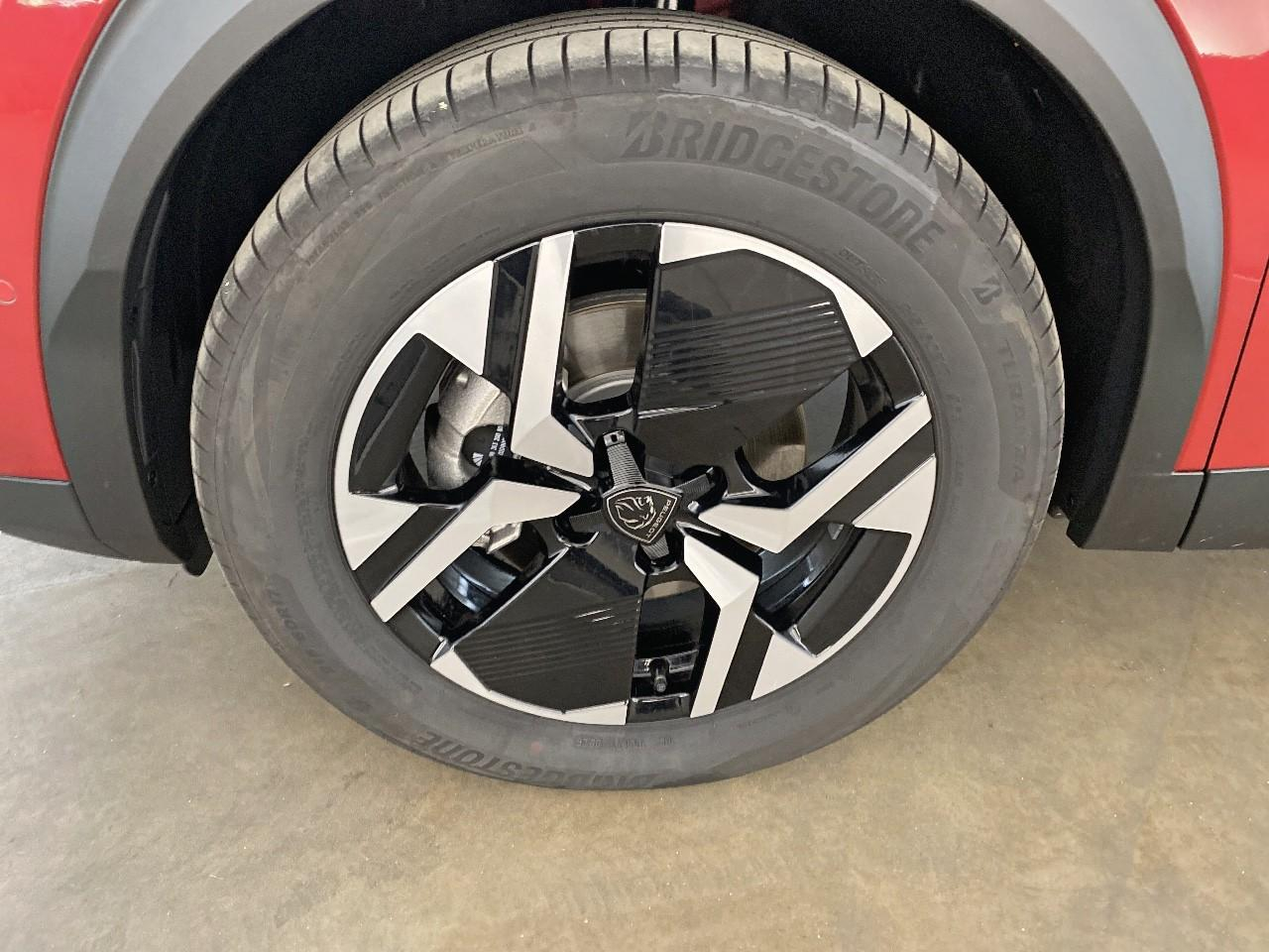 Peugeot 2008 hybrid 145 ch e-dcs6 allure — photo 11