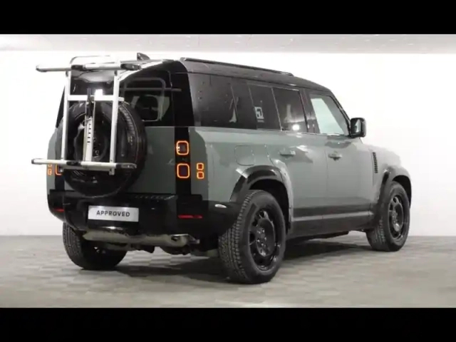 Land Rover Defender 110 2.0 p300e phev trophy edition keswick green — photo 3