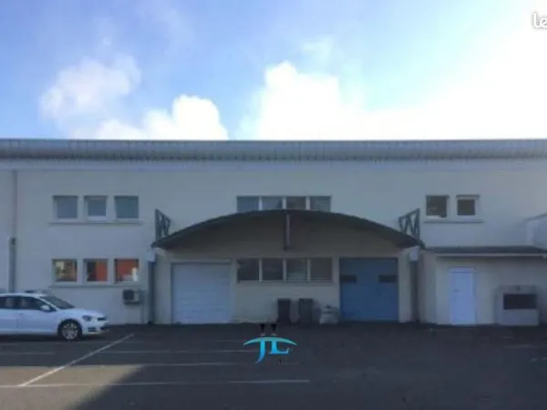 Local bureaux 255 m²