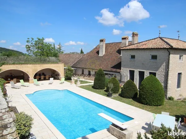 Maison 7 pièces 255 m²