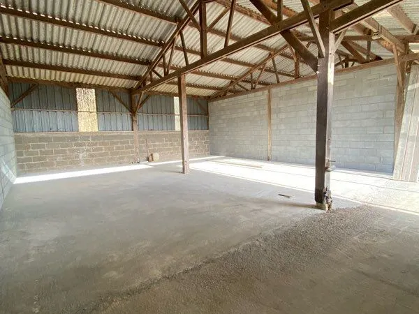 Entrepot 120m2 porte motorisée
