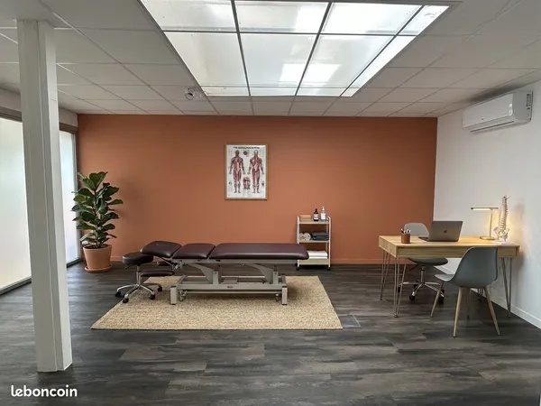 À LOUER - Grand bureau de 25 à 27 m² dans une maison paramédicale - Mâcon