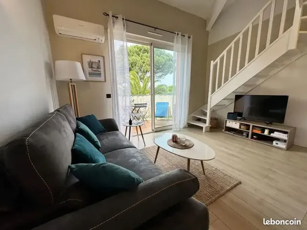 Sainte-Maxime - Duplex lumineux 66m² au sol avec Garage fermé, Cave & Piscine
