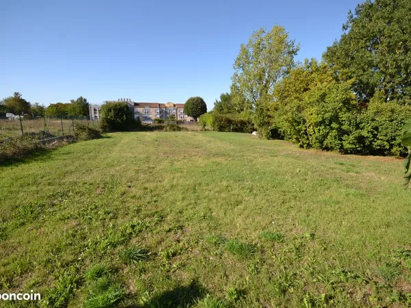 Terrain 942 m² Saintes