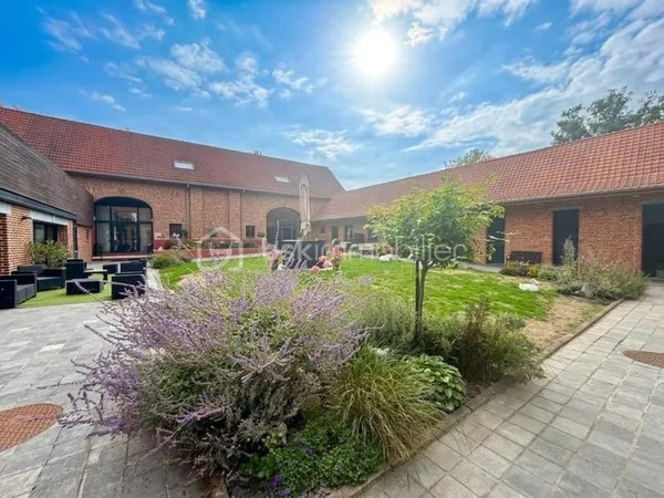 Ensemble immobilier de caractère 420 m²  Ferme au carré avec cour intérieure sur 6 700 m²