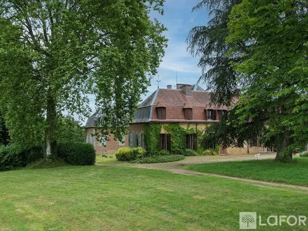 Maison 16 pièces 700 m²
