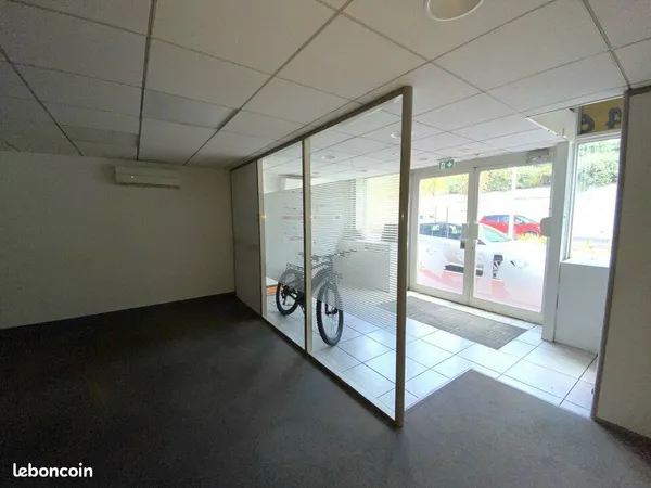 LOCAL COMMERCIAL 160 m² ANTIBES