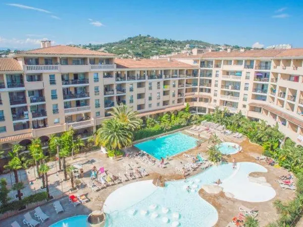 CANNES LA BOCCA : Résidence Cannes Beach Stockage 327m2 divi