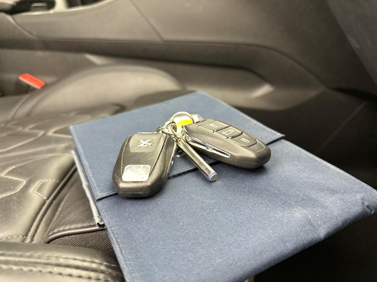Peugeot 3008 hybrid4 300 e-eat8 gt — photo 38