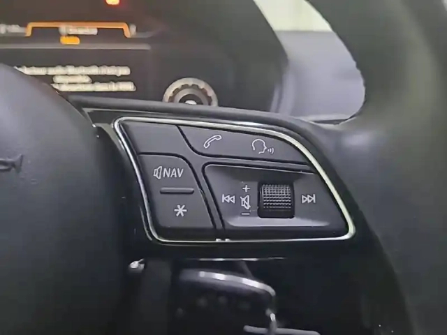 Audi Q2 35 tfsi 150 s tronic 7 — photo 28