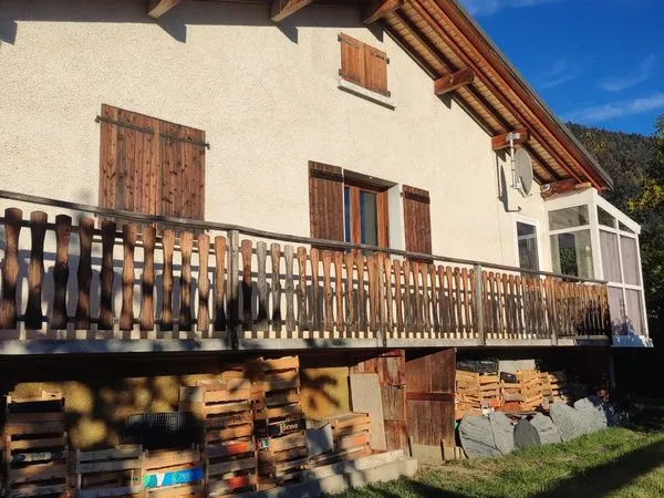 Vend ensemble immobilier :2 maisons 200m2 et 2 annexes de 20m2 pour 460000 Euros