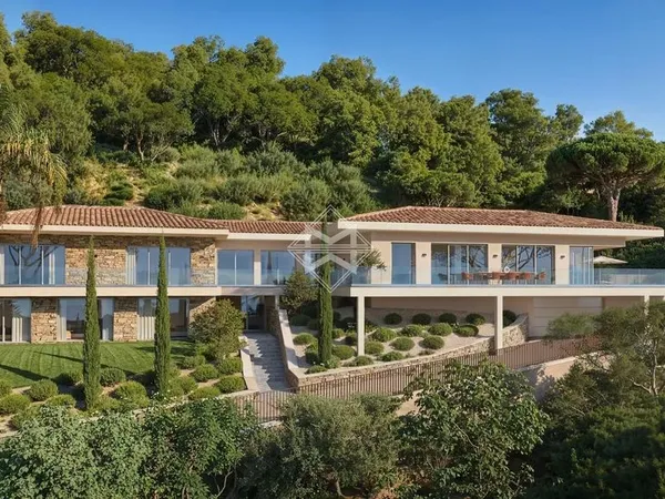 Villa 7 pièces 599 m²