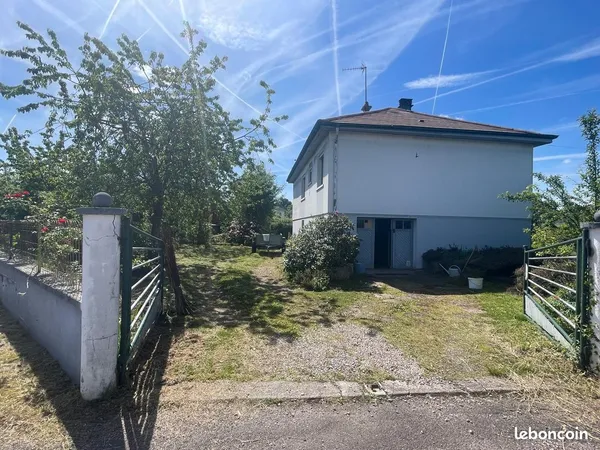 Fougerolles : maison 1963 lumineuse 83 m² / 5 pièces / 3 ch / sous-sol / terrain arboré 1400m²