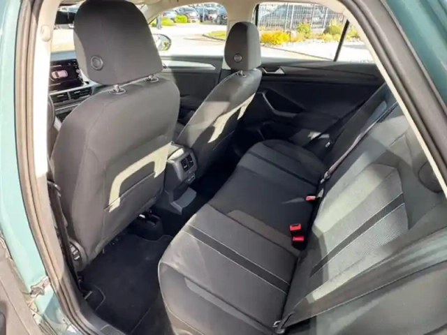 Volkswagen T-Roc life plus 1.0 110 ch — photo 4