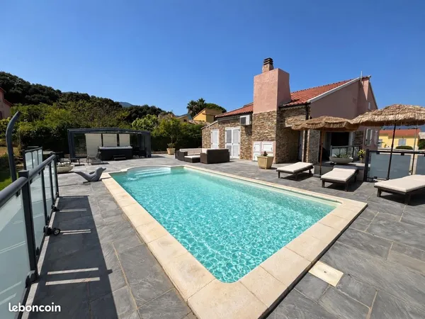 Villa 6 pièces 187 m²