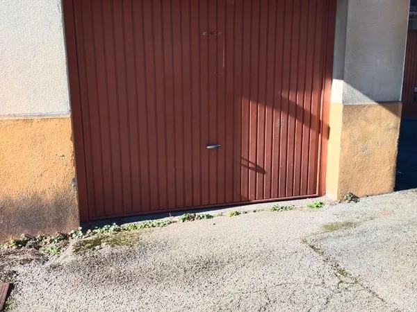 Garage en location rue Claude Genin Grenoble
