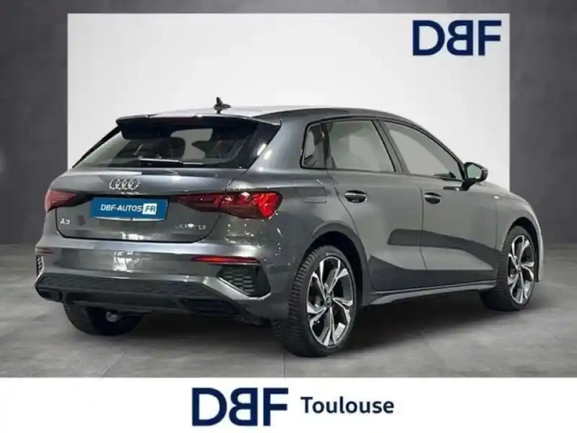 Audi A3 35 tfsi mild hybrid 150 s tronic 7 s line — photo 5