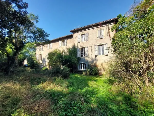 AURIGNAC 10 min du centre demeure de charme avec'1.3 Ha de jardin