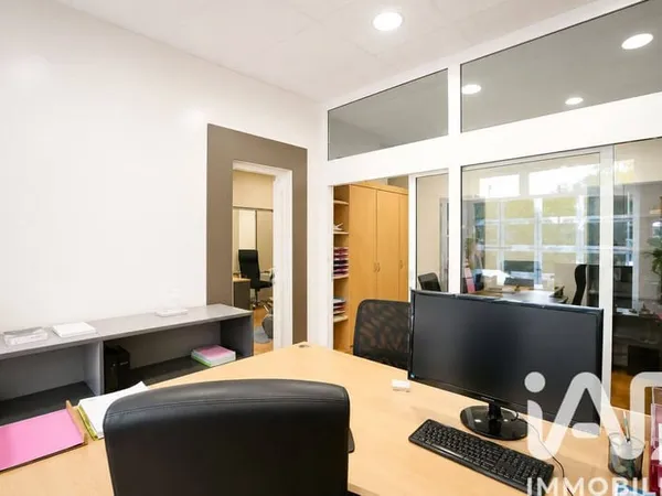 Local commercial 1 pièce 73 m²