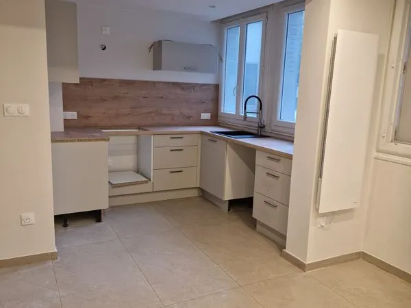 LYON 4e - CROIX-ROUSSE - T3 RÉNOVÉ DE 55 M² - RÉSIDENCE CALME AVEC PARC ET GARDIEN