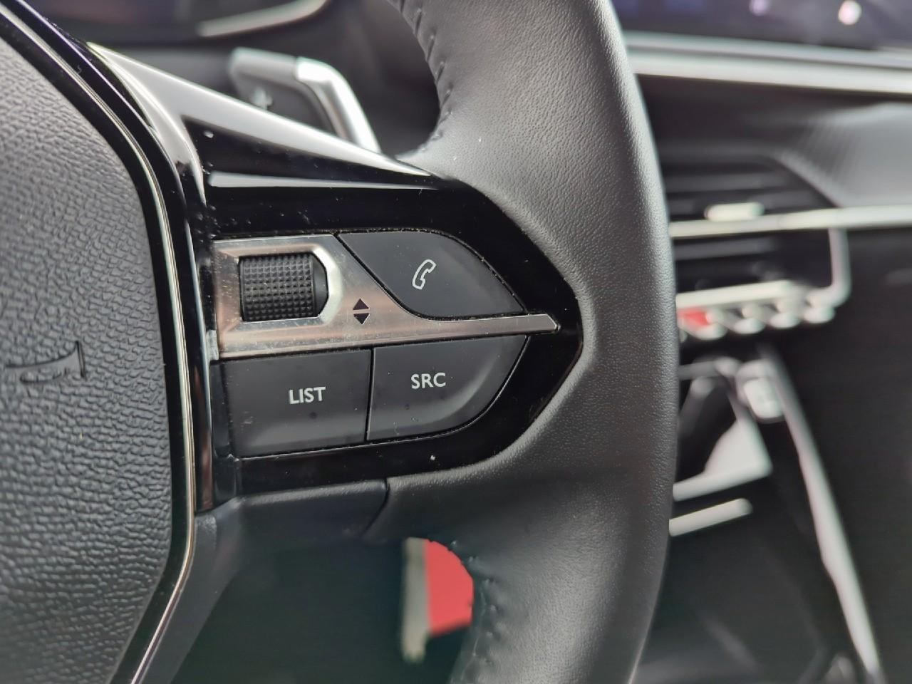 Peugeot 2008 hybrid 145 ch e-dcs6 allure — photo 18