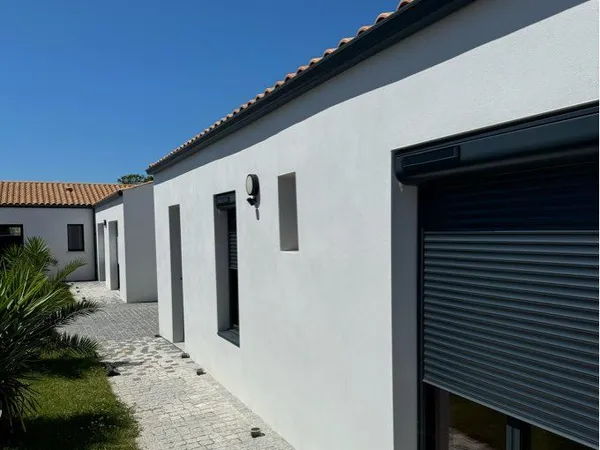 Maison 137m2 de plain-pied avec 3 chambres + garage + piscine à Périgny