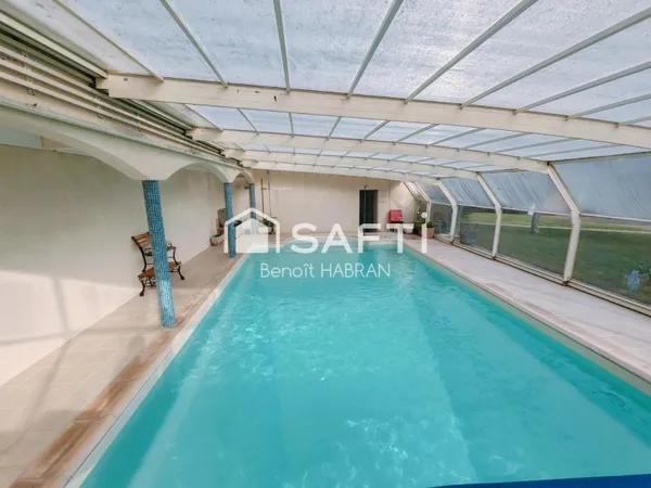 Villa avec dépendance, piscine, terrain de 1848m2
