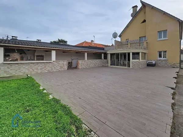 Maison 10 pièces 270 m²