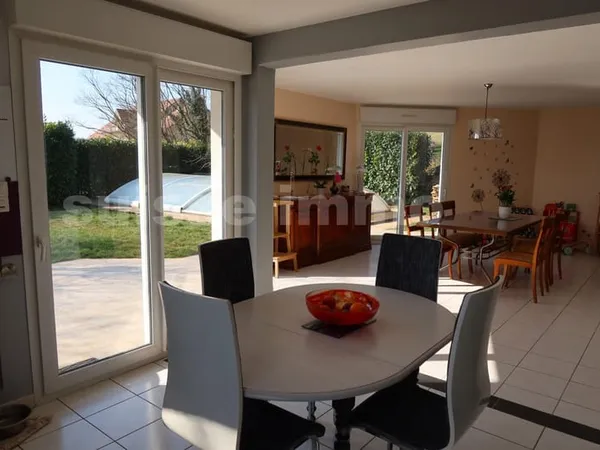 Maison - 8 pièce(s) - 150 m2