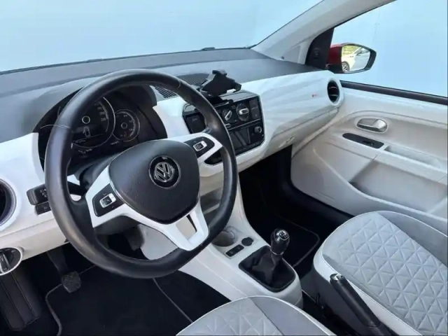 Volkswagen Up ! 1.0 90ch bluemotion technology ! beats audio 5p — photo 29
