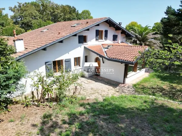 Villa 10 pièces 240 m²