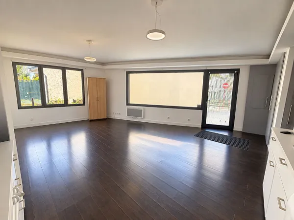 Local commercial 2 pièces 53 m²