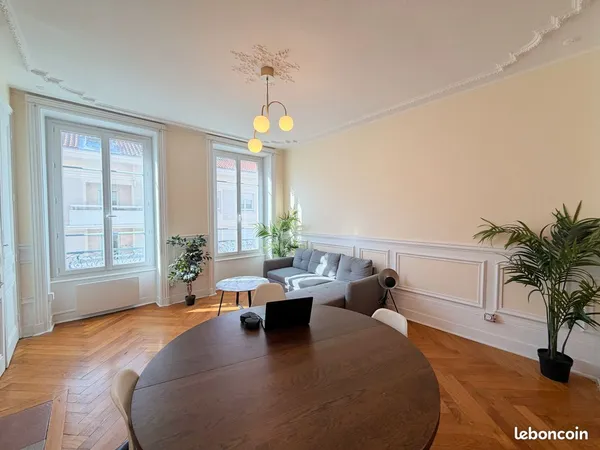 T3 55 m² • HAUSSMANNIEN & MODERNE • MEUBLÉ • CLIMATISÉ • LYON 8e
