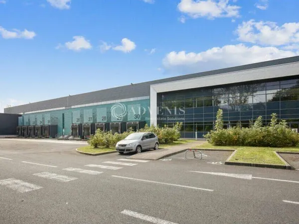 Entrepôt 9806 m²
