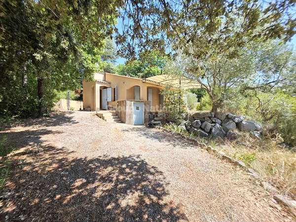 GREOUX LES BAINS MAISON PLAIN PIED AVEC TERRAIN DE 2500m².