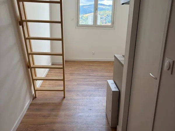 Location studio entièrement renove