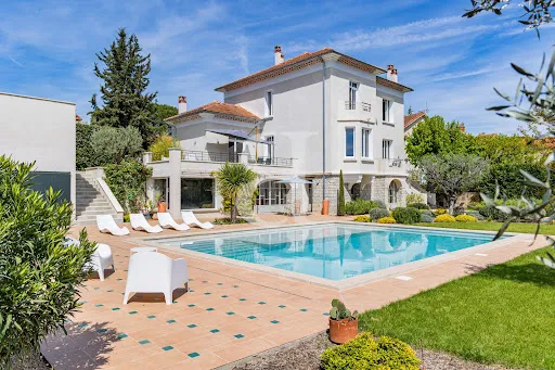 Villa 10 pièces 308 m²