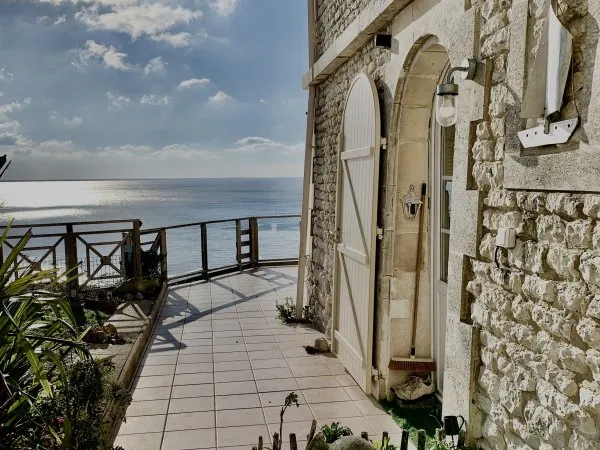 Vends appartement 93m² plein pied avec vue panoramique, grotte, parking et jardin privatif clos