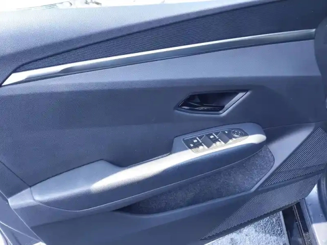 Renault Megane e-tech ev40 130ch standard charge — photo 11