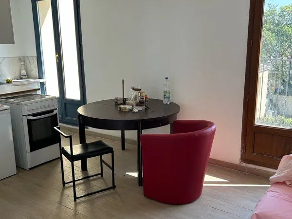 Joli studio avec grande terrasse