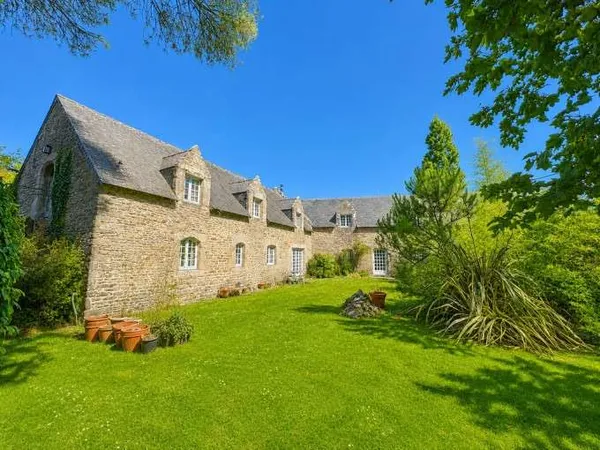 Maison 9 pièces 348 m²