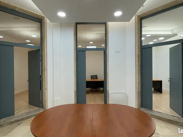 Local 73 m² - 5 bureaux fermés RDC - Triangle d'Or Bordeaux