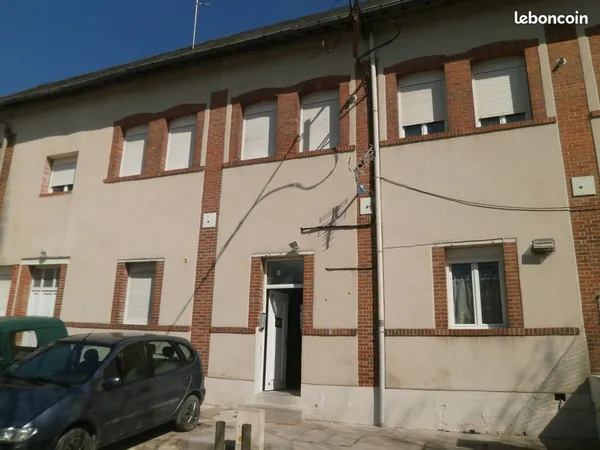 Location appartement 2 pièces 36 m² centre ville de Vierzon - 350 EUROS CC