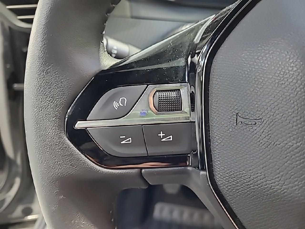 Peugeot 2008 puretech 100 s&s bvm6 active — photo 20