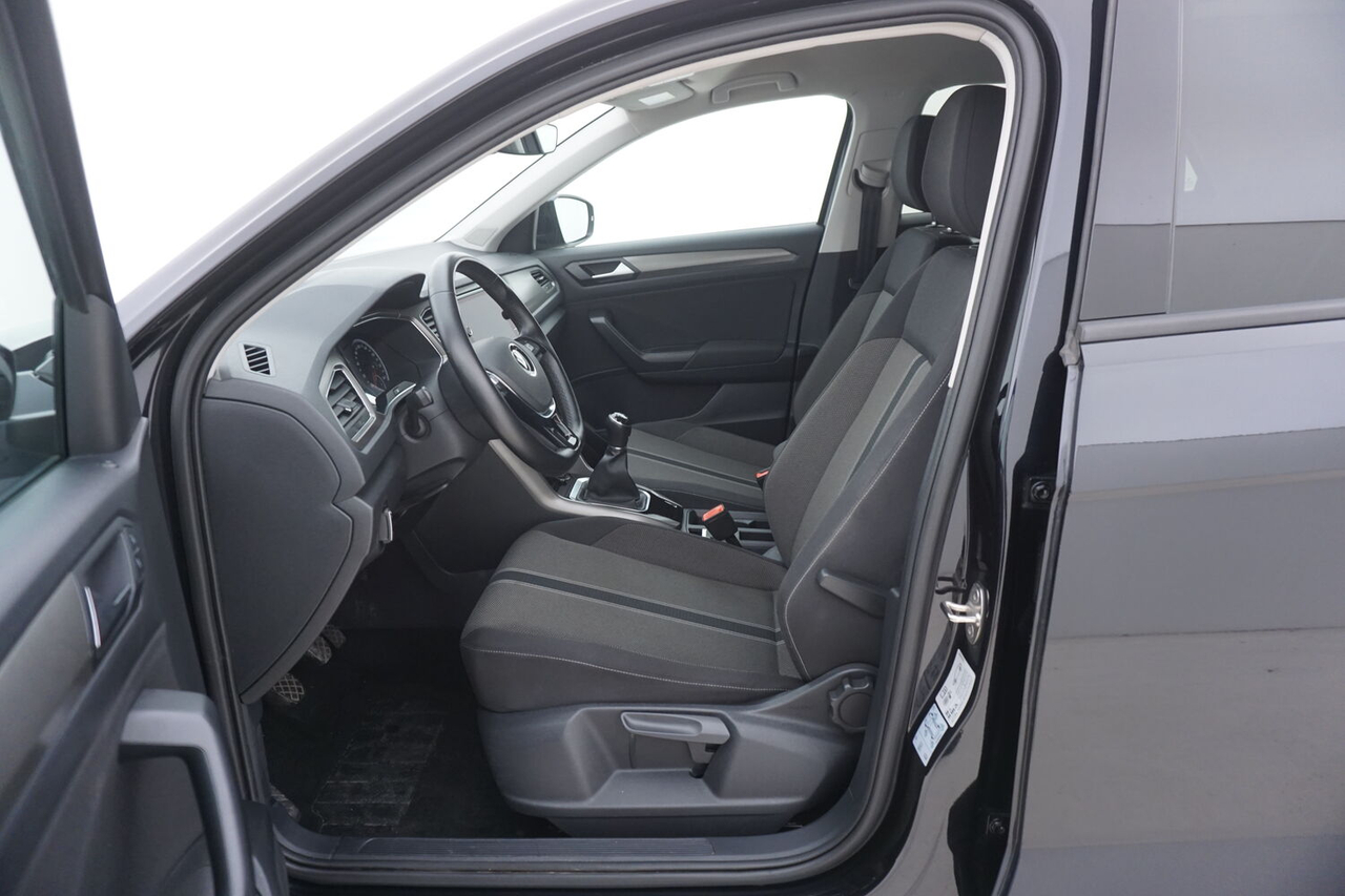 Volkswagen T-Roc — photo 10