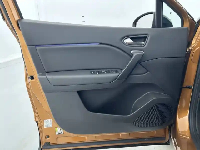 Renault Captur e-tech 145 - 21 — photo 25