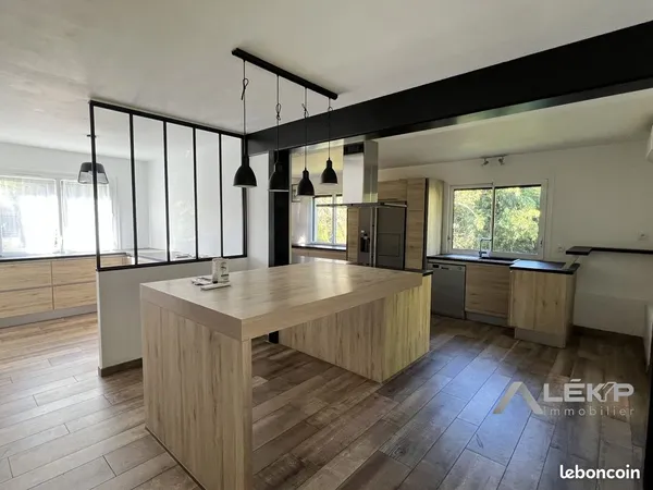 Maison 8 pièces 225 m²
