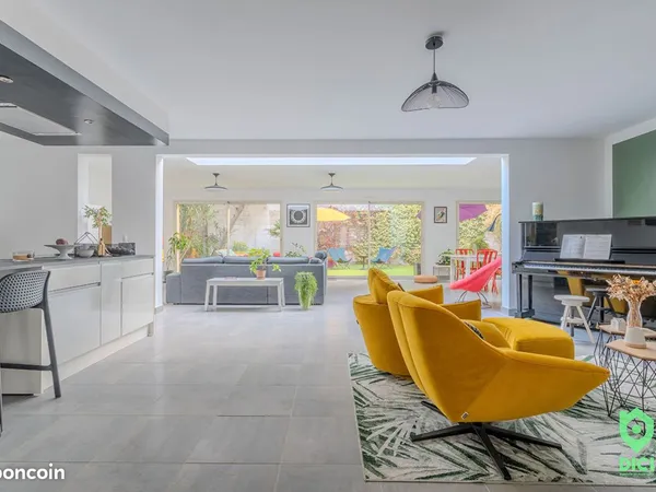 Maison 8 pièces 228 m²