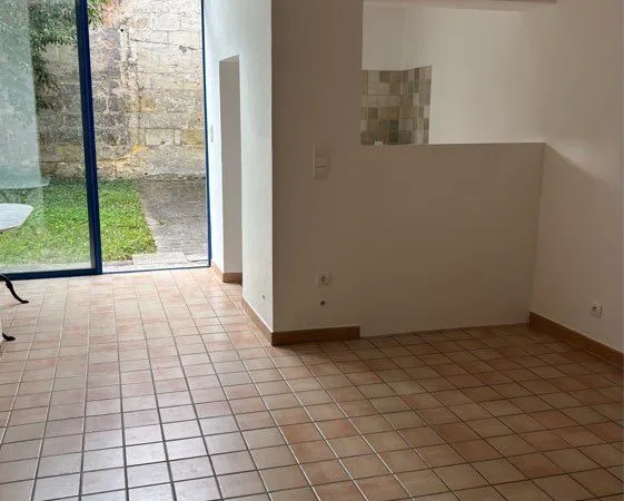 Bordeaux Centre (Palais de Justice / Mériadeck) - Studio 27,22 m² rénové avec jardin privatif de 50 