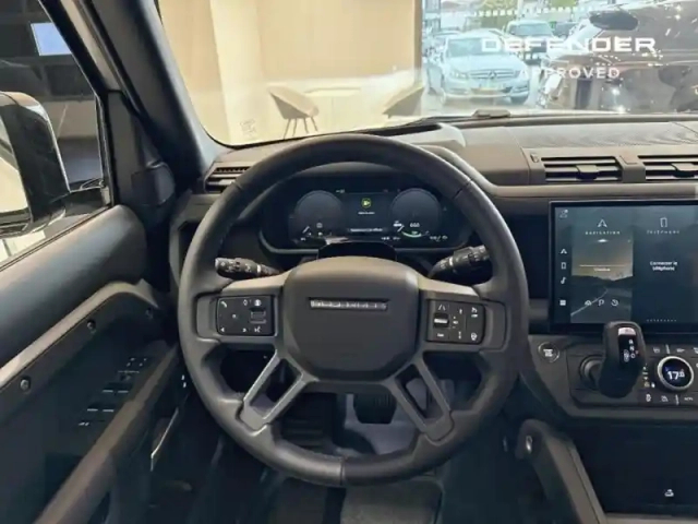 Land Rover Defender 110 2.0 p300e phev x-dynamic hse — photo 8